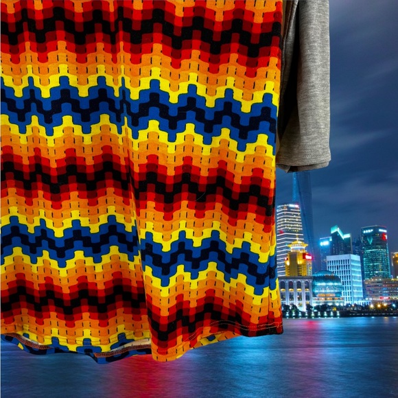 LULAROE XL Randy Baseball Tee • Mid-Length Raglan Sleeves • Multi Color Body - Picture 8 of 10